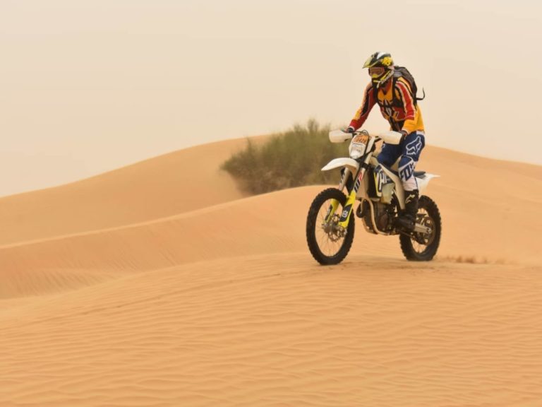 Read more about the article Get Ready for a Dirt Bike Tour Dubai with These Dirt Bike Riding Tips